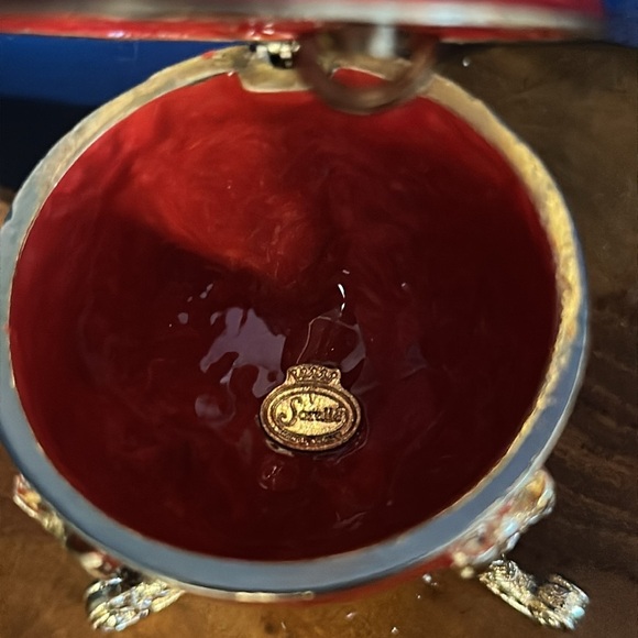 Sorelle Red Decorative Hand Painted Enameled with Gold Accents Trinket Music Box - Picture 4 of 8